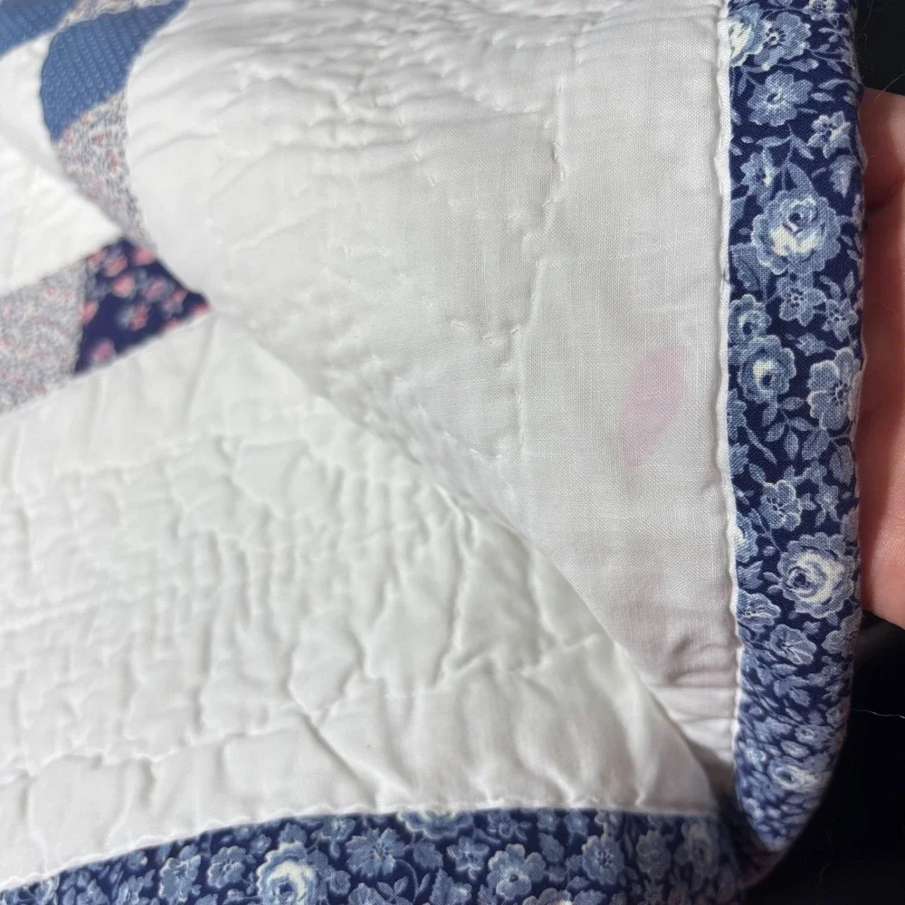VTG‎ Handmade Patchwork Heirloom Quilt 80s Blanket Blue White Floral Cottagecore